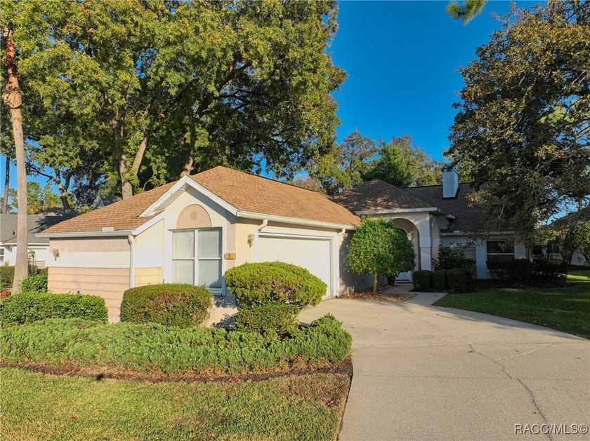 Enter to vaulted ceilings, beautiful bamboo floors in living and - photo 37