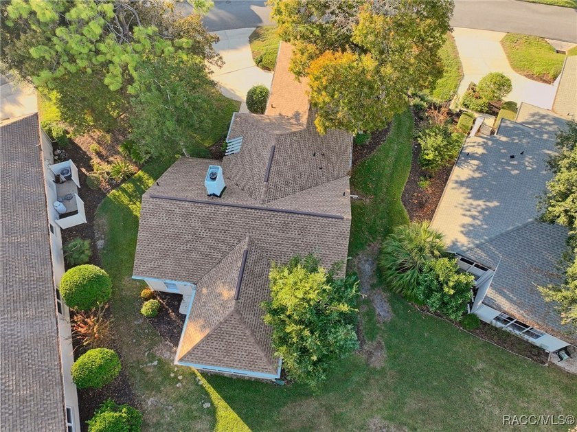Enter to vaulted ceilings, beautiful bamboo floors in living and - photo 41