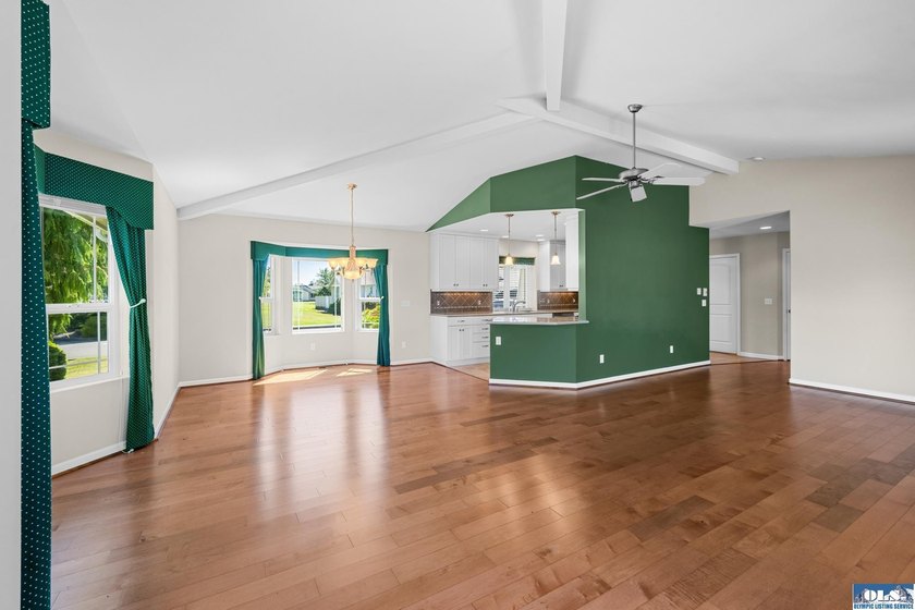 Welcome home to this beautifully maintained 3 bedroom, 2 bath - photo 10