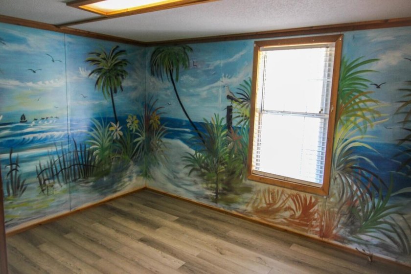 Don't miss out on this cozy Beach Cottage! Private waterfront - photo 8