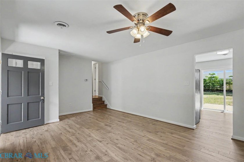 Outstanding all brick rancher! HGTV Special! Move-in ready! Open - photo 8