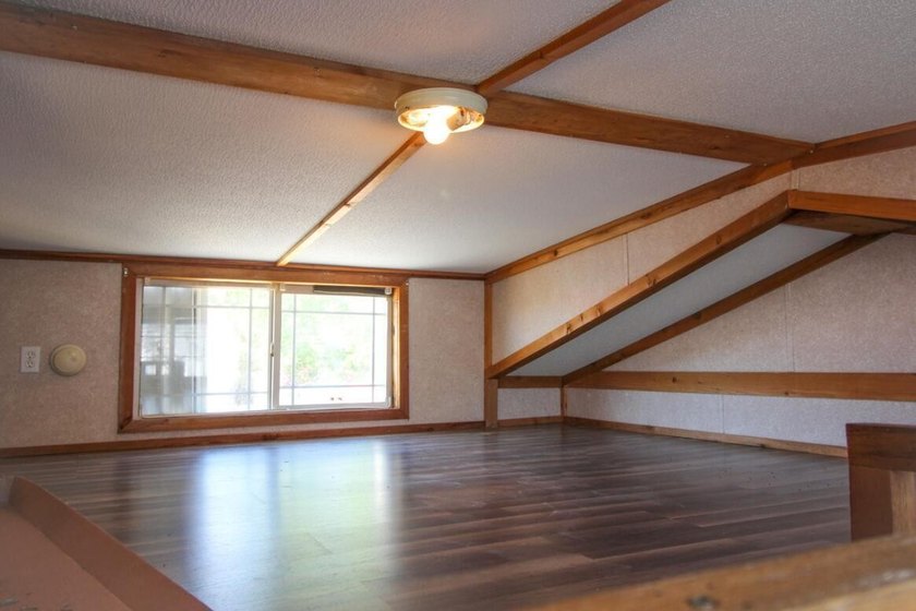 Don't miss out on this cozy Beach Cottage! Private waterfront - photo 10