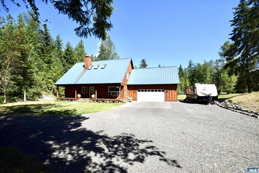 Discover the perfect blend of privacy, sunshine, and country - photo 3