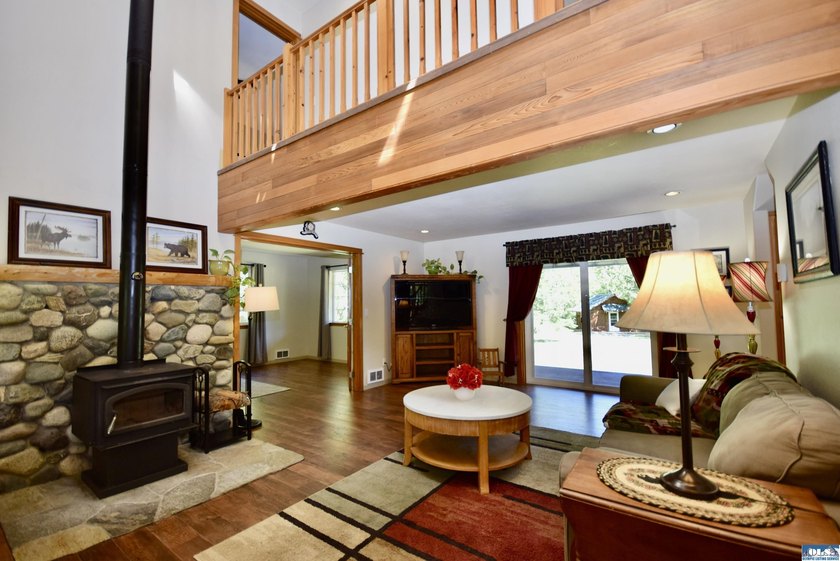 Discover the perfect blend of privacy, sunshine, and country - photo 5