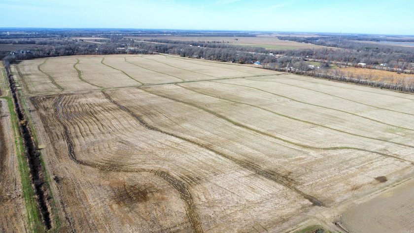 This farm, totaling 606.5 acres, is comprised of four tracts - photo 4