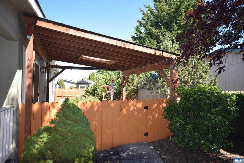 Wonderful opportunity to be in a 55+ community with a mature - photo 5