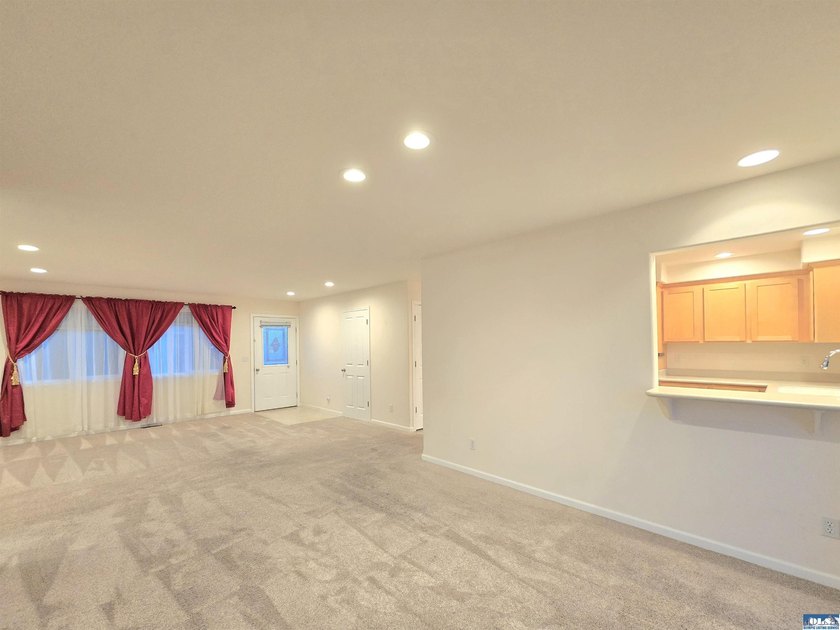 Excellent Option in 55+ East-Side Condo Mini-Plex. Discover - photo 3