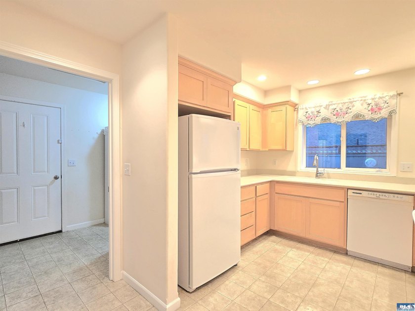 Excellent Option in 55+ East-Side Condo Mini-Plex. Discover - photo 6