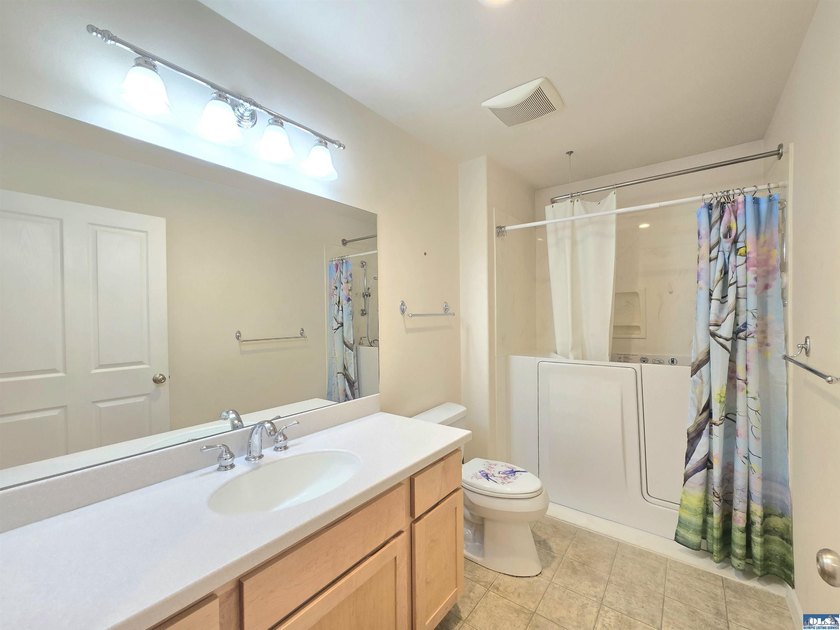 Excellent Option in 55+ East-Side Condo Mini-Plex. Discover - photo 8
