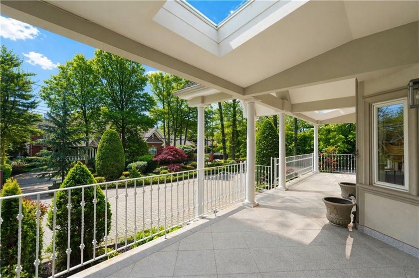 Welcome to 26 High Point Road, a stunning custom residence - photo 9