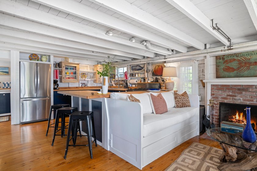 Welcome to your private waterfront retreat in the east end of - photo 6