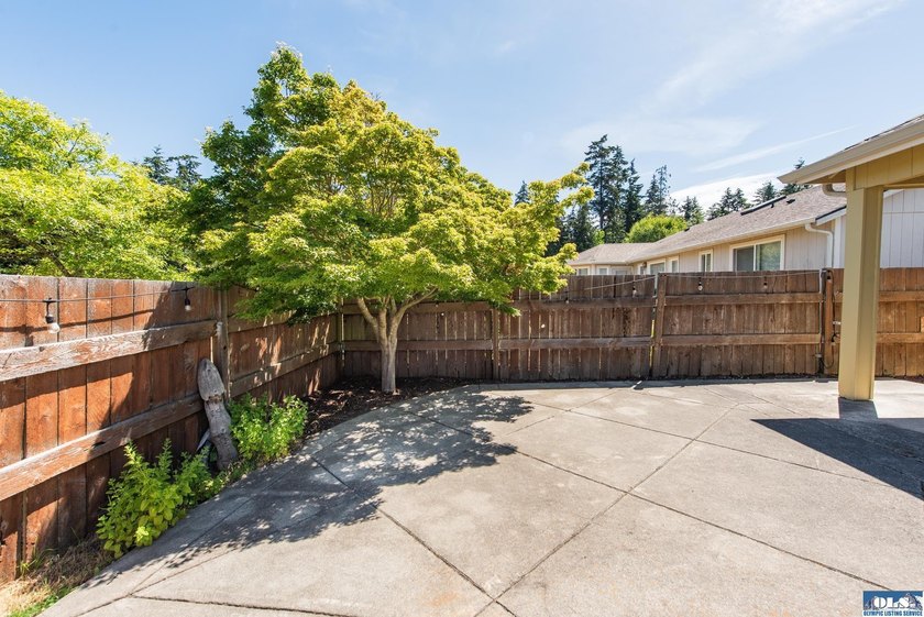 Beautiful one owner home in Sun Meadows located just east of - photo 5