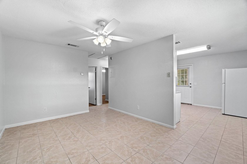 Apartment complex with 4 duplex units and 8 total rental units - photo 5