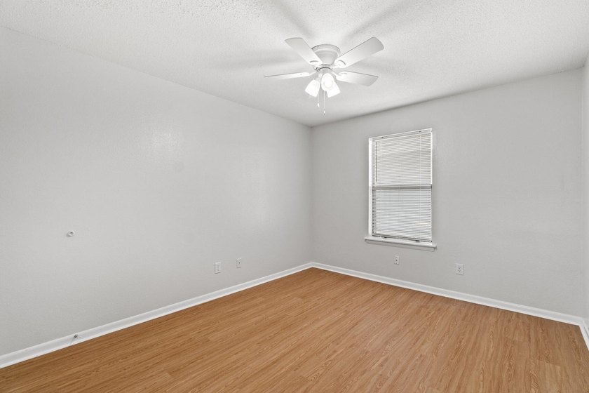 Apartment complex with 4 duplex units and 8 total rental units - photo 7