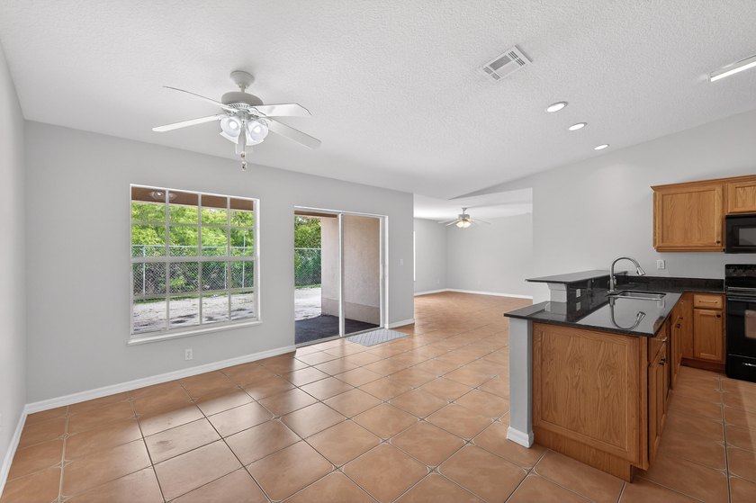 REDUCED! Welcome home to this 4 bedroom, 2 1/2 bath CBS home - photo 7