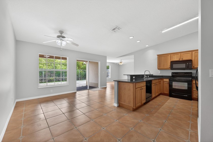 REDUCED! Welcome home to this 4 bedroom, 2 1/2 bath CBS home - photo 8