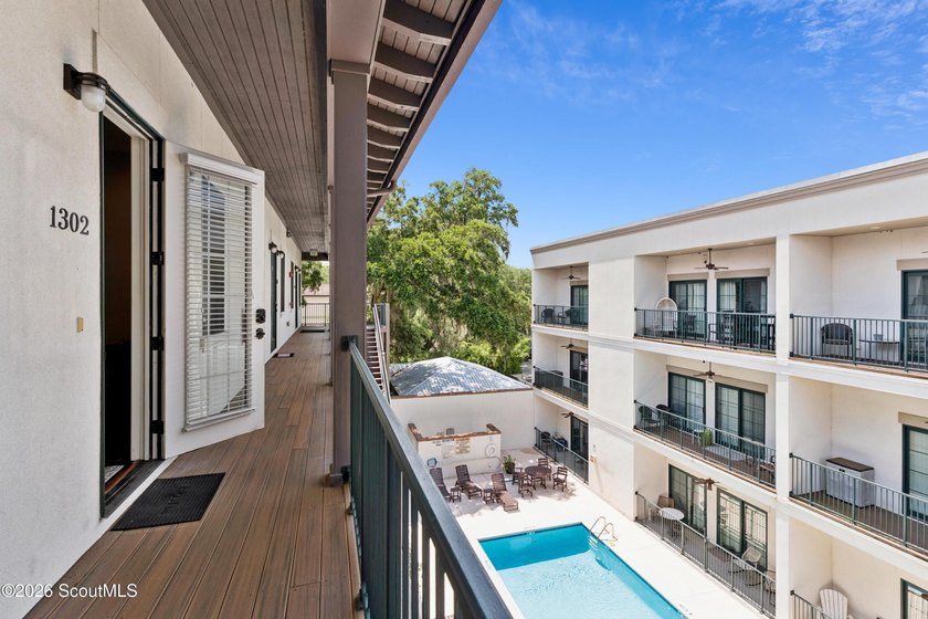 Rare opportunity to own a penthouse (top floor) in the Village - photo 4