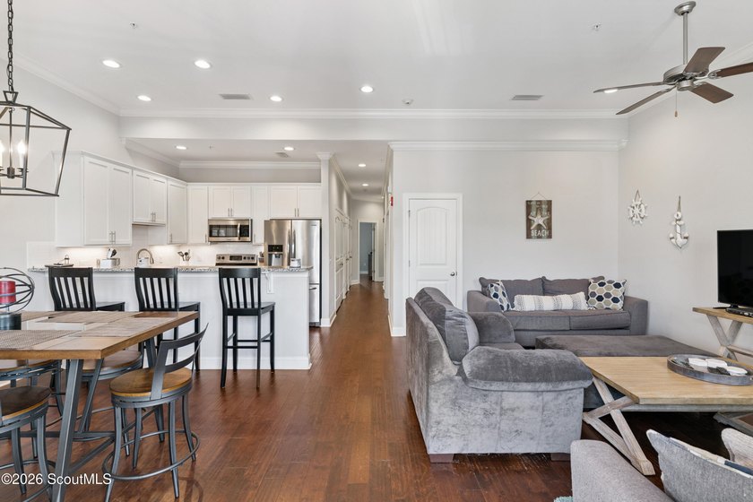 Rare opportunity to own a penthouse (top floor) in the Village - photo 6