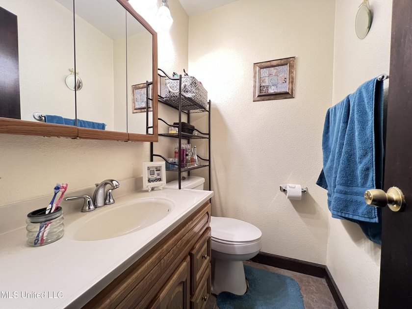 Your New Home Awaits! This charming 3-bedroom, 1.5-bath home - photo 8