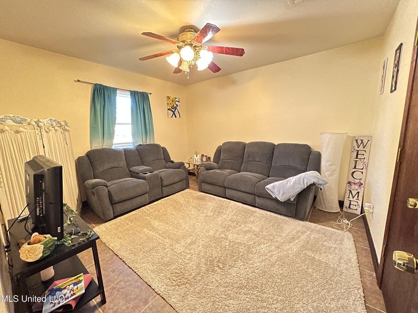 Your New Home Awaits! This charming 3-bedroom, 1.5-bath home - photo 10