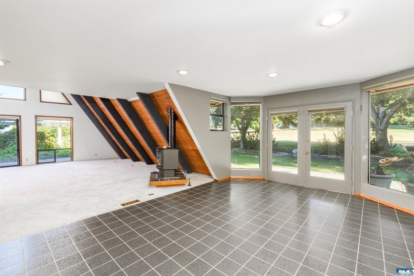 Nestled in the heart of sunny Sequim, this stunning A-frame home - photo 9