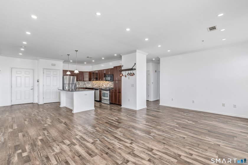 A rare 1,359 sq. ft. urban sanctuary! This luxury 3BR/2BA - photo 15