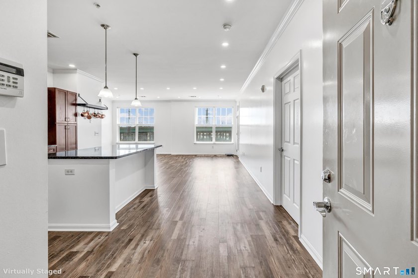 A rare 1,359 sq. ft. urban sanctuary! This luxury 3BR/2BA - photo 16