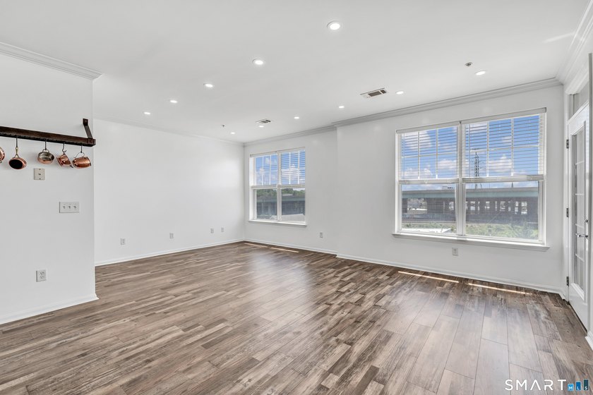 A rare 1,359 sq. ft. urban sanctuary! This luxury 3BR/2BA - photo 17