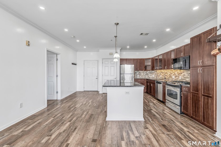 A rare 1,359 sq. ft. urban sanctuary! This luxury 3BR/2BA - photo 19