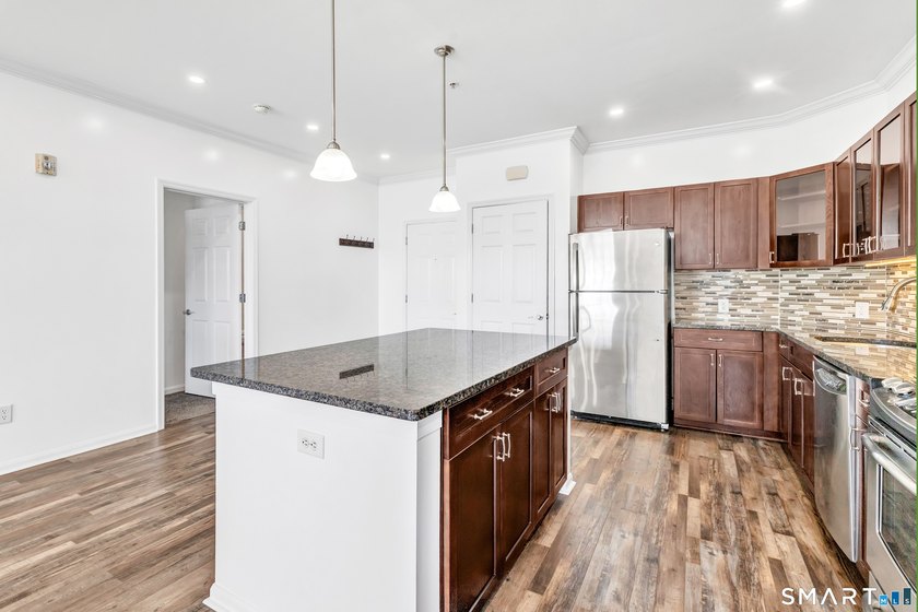 A rare 1,359 sq. ft. urban sanctuary! This luxury 3BR/2BA - photo 23