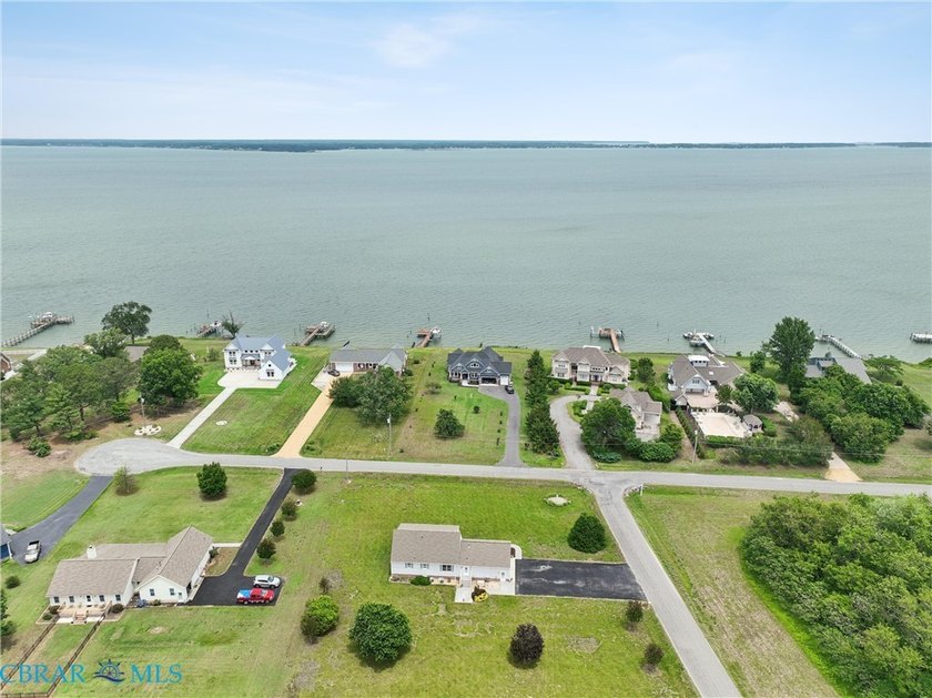 Wonderful Location in River Bank Acres in the heart of - photo 2