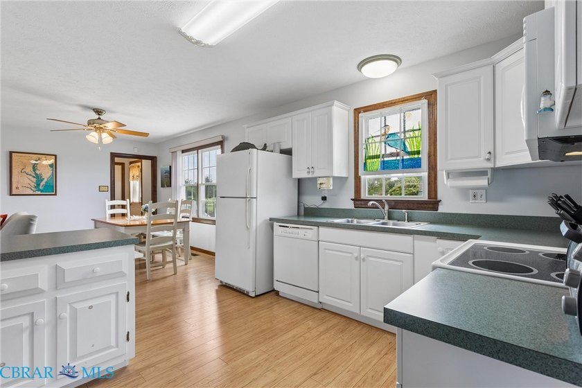 Wonderful Location in River Bank Acres in the heart of - photo 7