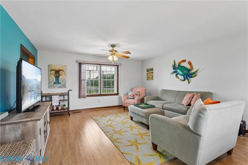 Wonderful Location in River Bank Acres in the heart of - photo 9
