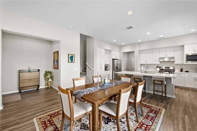 Welcome to 10 Promesa a bright and stunning town home with - photo 11
