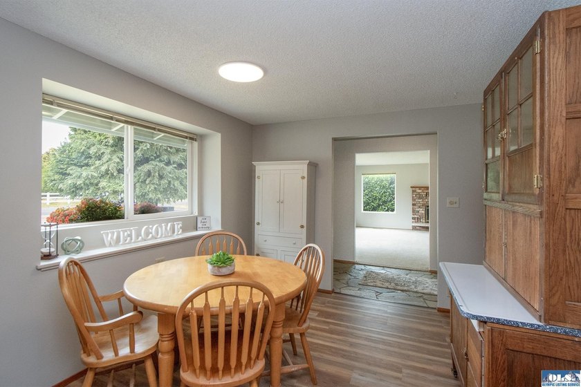 Move right into this beautifully remodeled 3 BR, 2 BA rambler - photo 9