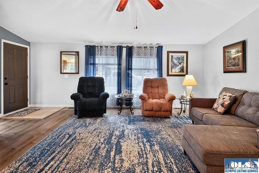 Built in 2001 and located in desirable Hendrickson Park, this - photo 5
