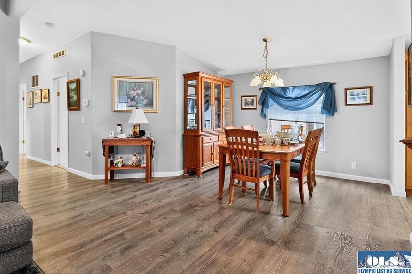 Built in 2001 and located in desirable Hendrickson Park, this - photo 10