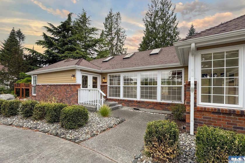 One level, 3 bedroom, 2 bath home with a den, located on the - photo 3
