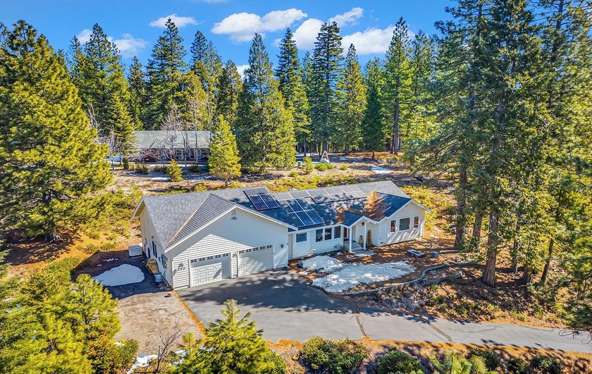 Stunning Lake Almanor West Home with Exceptional Features - photo 21