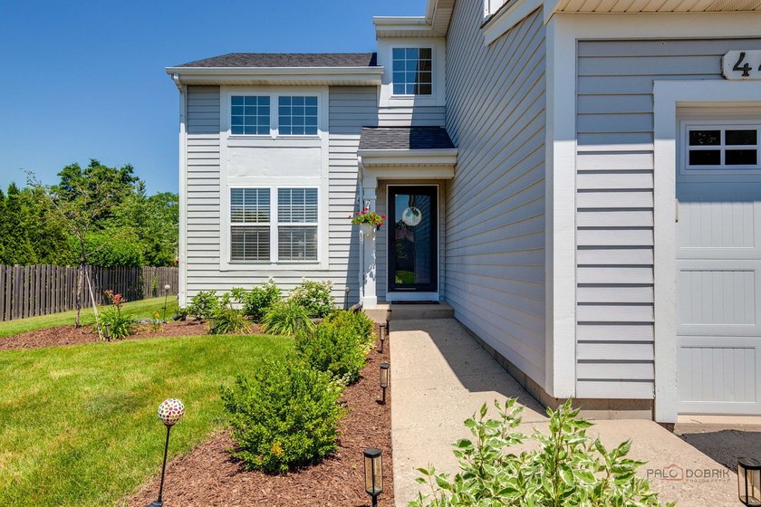 Welcome home to this beautifully updated 3-bedroom, 2.5-bath - photo 2