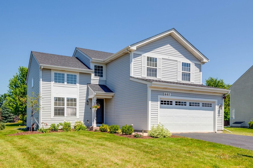 Welcome home to this beautifully updated 3-bedroom, 2.5-bath - photo 3