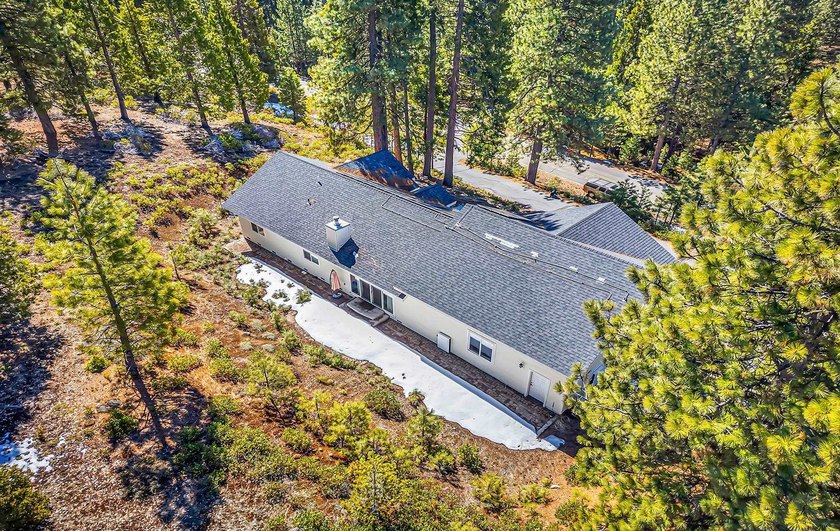 Stunning Lake Almanor West Home with Exceptional Features - photo 23