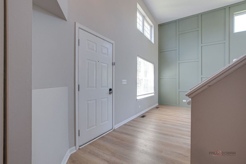 Welcome home to this beautifully updated 3-bedroom, 2.5-bath - photo 4