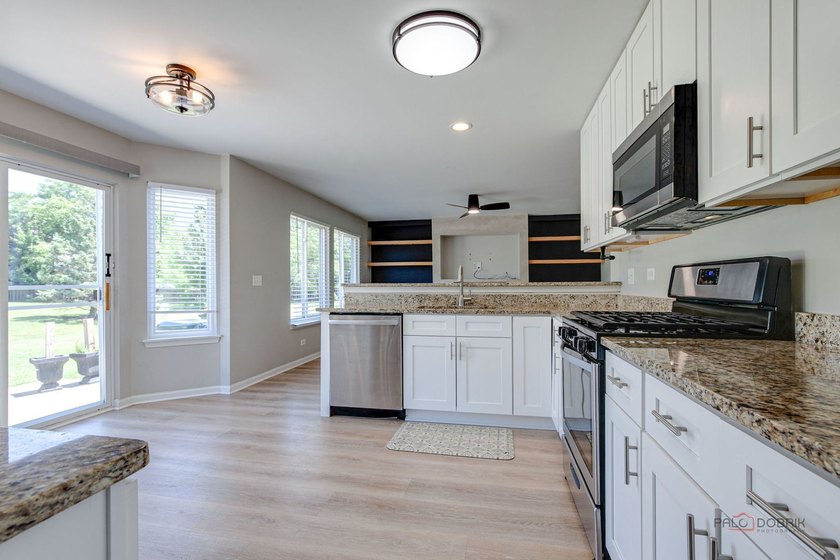 Welcome home to this beautifully updated 3-bedroom, 2.5-bath - photo 10