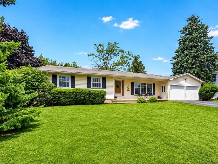 Welcome to 49 Pine Valley Drive! This move-in-ready 3-bedroom - photo 3