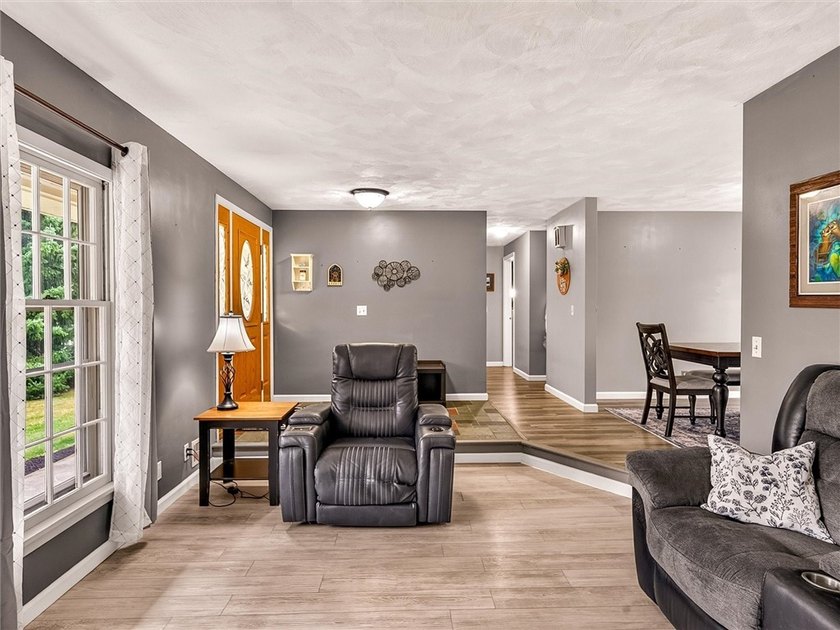 Welcome to 49 Pine Valley Drive! This move-in-ready 3-bedroom - photo 8