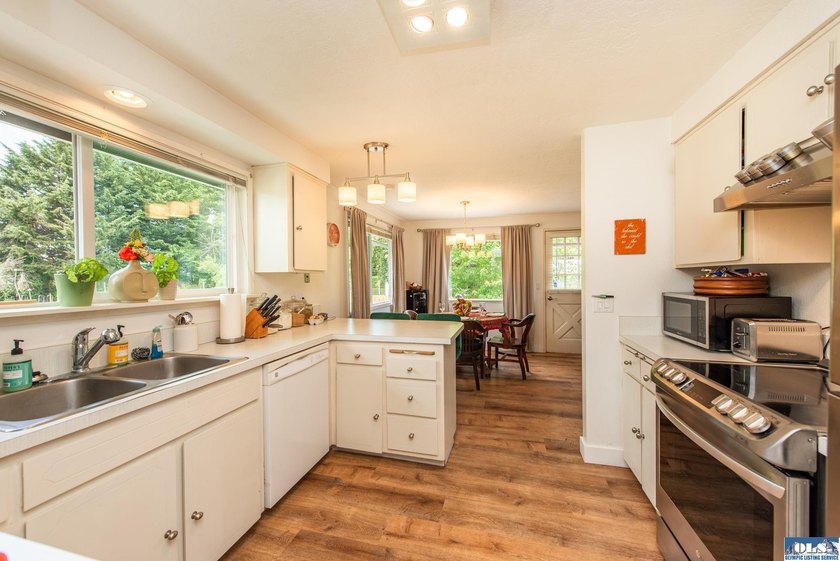 Mountain views, private community beach access, and beautiful - photo 8