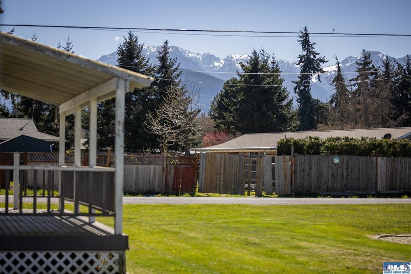 Exceptional Opportunity with Mountain Views, Shop Space &amp; - photo 4