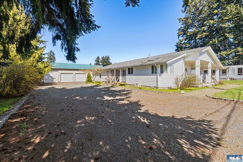 Exceptional Opportunity with Mountain Views, Shop Space &amp; - photo 7