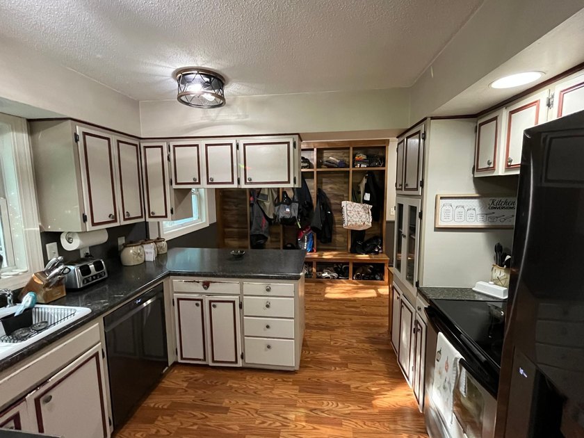 This spacious 5-bed, 3-bath walk-out home on Rainy River offers - photo 12